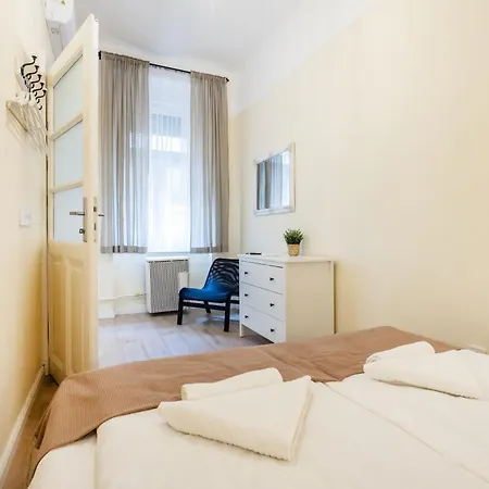 Perfectly Compact - Two Bedrooms With Ac & Parking Budapest Exterior photo