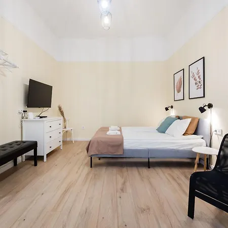 Perfectly Compact - Two Bedrooms With Ac & Parking Budapest Exterior photo