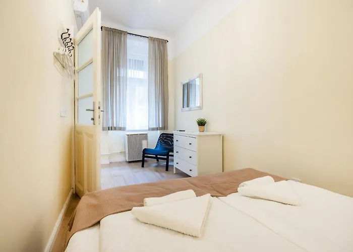 Perfectly Compact - Two Bedrooms With Ac & Parking