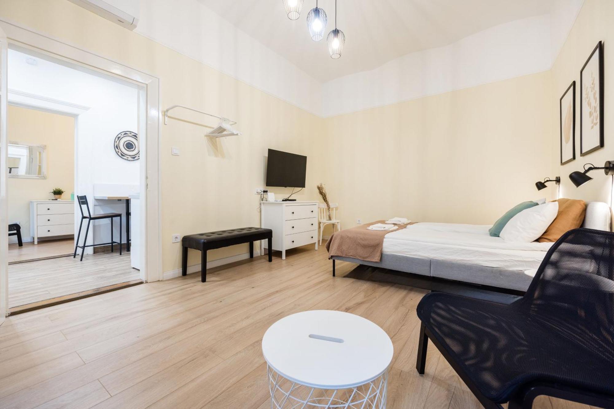 Perfectly Compact - Two Bedrooms With Ac & Parking Apartamento